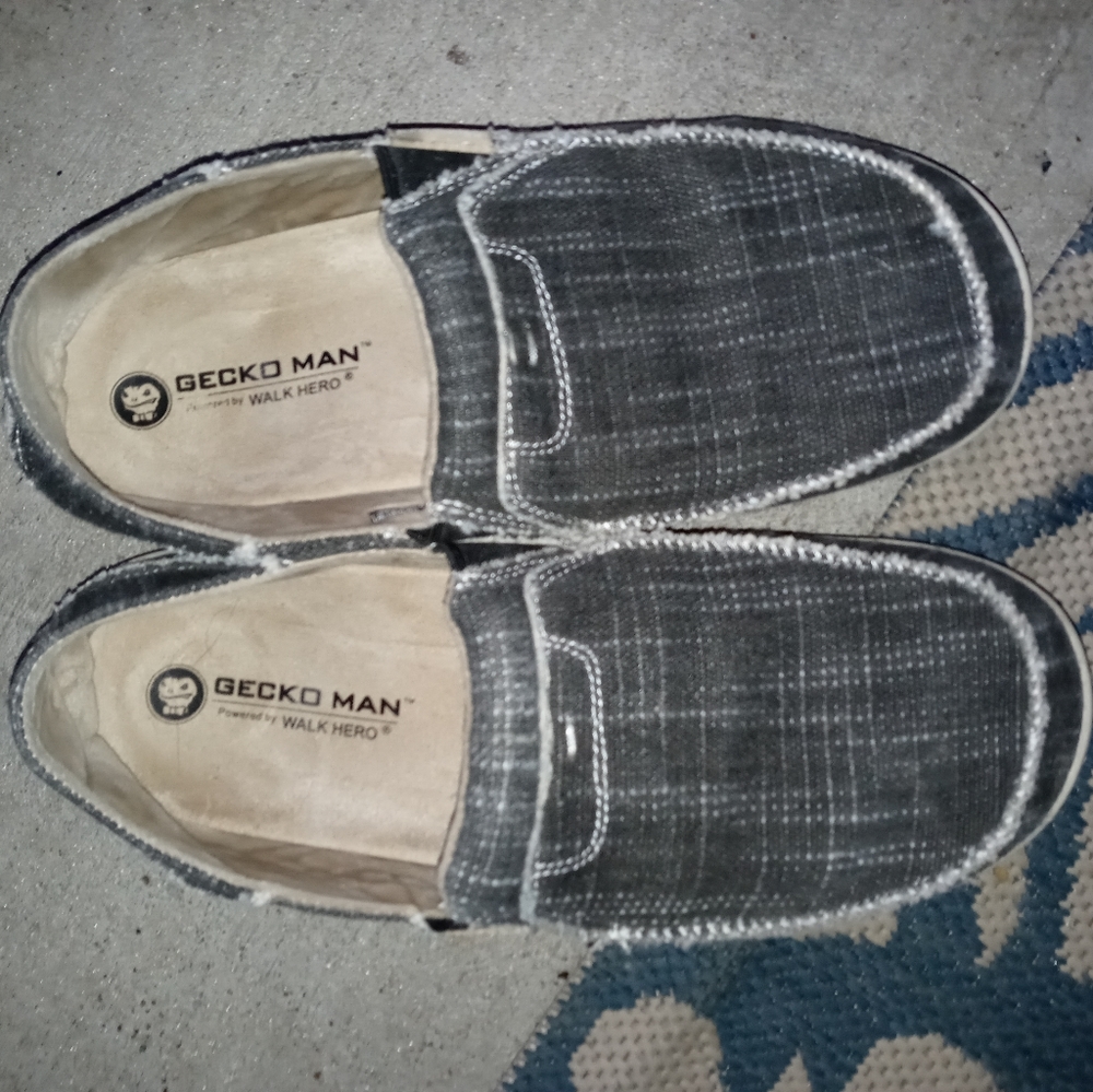 MEN SLIP ONS BY GECKOMAN